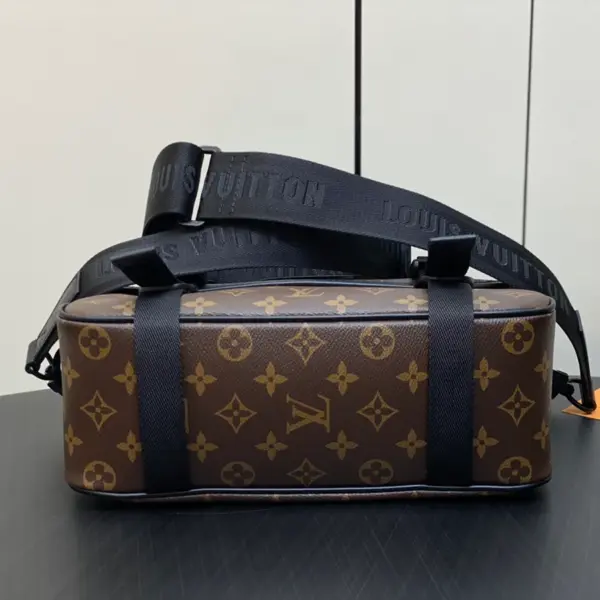 LV Trail 郵差包 | Monogram Macassar帆布 經典運動風格