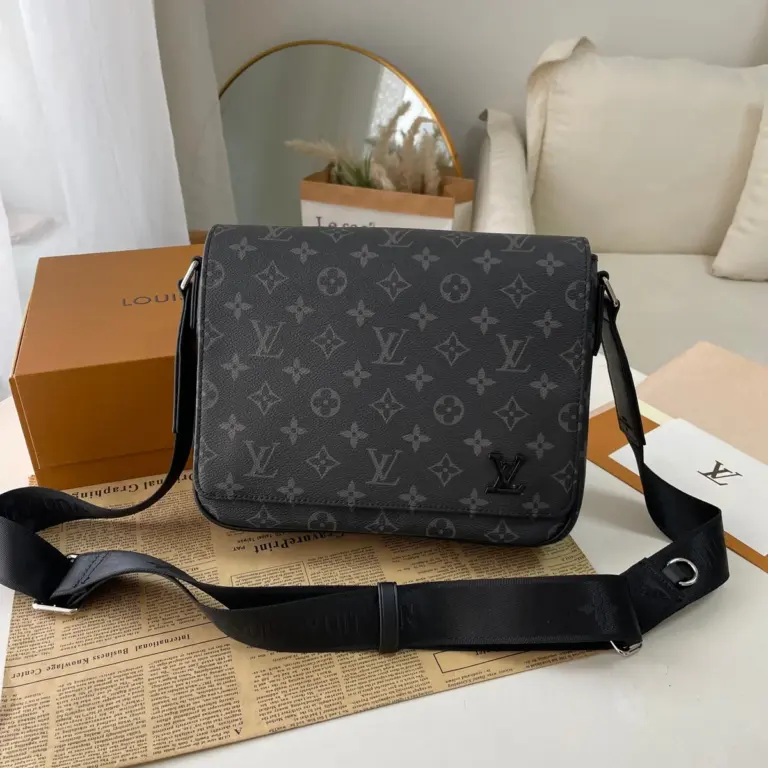 Louis Vuitton District PM 郵差包 - Monogram Eclipse 帆布 男士潮流單肩包