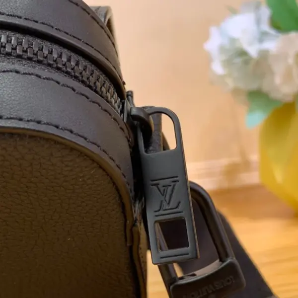 Louis Vuitton Fastline 郵差包 - 黑色牛皮時尚斜背包