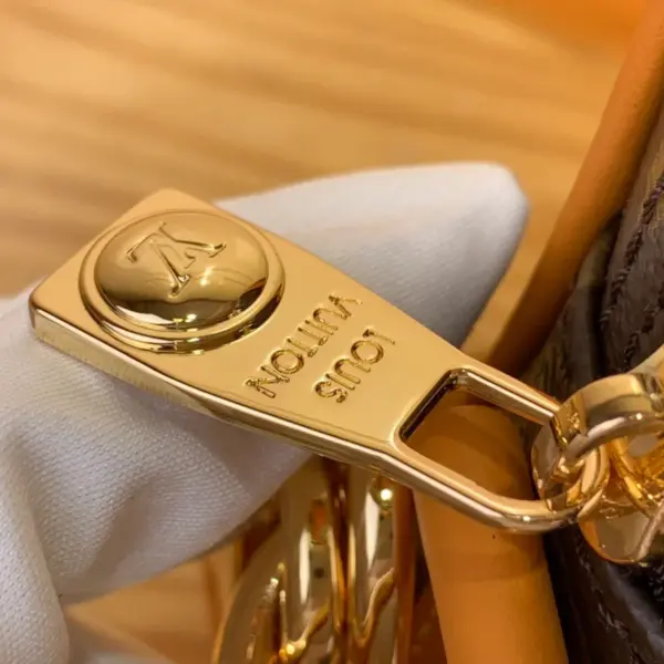 Louis Vuitton Danube復古小牛皮斜背包 | 褪色Monogram印花 可拆式金屬吊牌