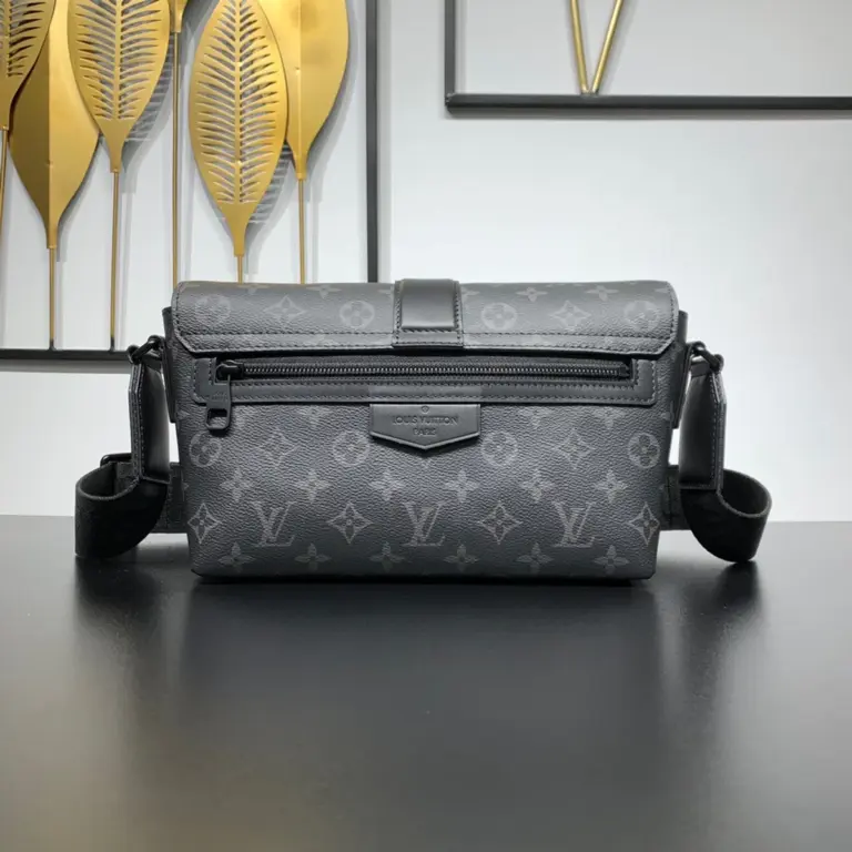 Louis Vuitton S-Cape 郵差包 | Monogram Eclipse 帆布 黑色皮革飾邊