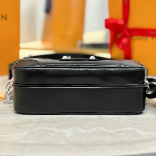 Louis Vuitton Nil黑色小牛皮都市手提包