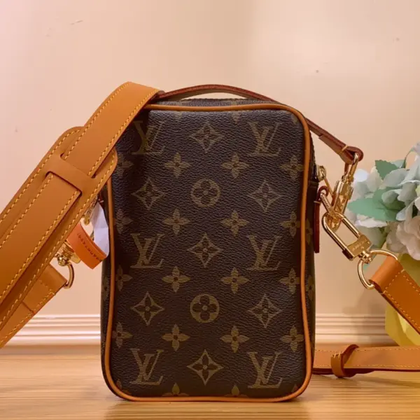Louis Vuitton Danube復古小牛皮斜背包 | 褪色Monogram印花 可拆式金屬吊牌