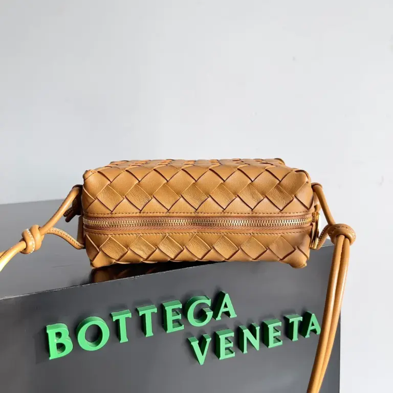 BottegaVeneta駝色Intrecciato編織牛皮革迷你斜挎包 13 BottegaVeneta駝色Intrecciato編織牛皮革迷你斜挎包