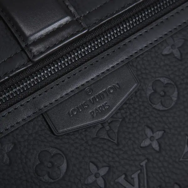 Louis Vuitton S-Cape 郵差包 | Taurillon Monogram 壓花牛皮 經典S-lock鎖扣設計