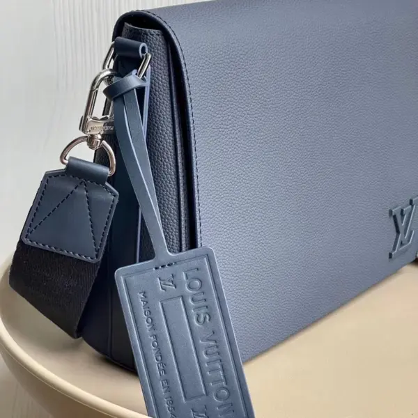 Louis Vuitton Takeoff 郵差包 | LV Aerogram牛皮 復古航空郵簡設計