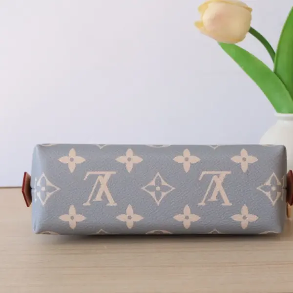 LV Pochette Cosmétique PM 梳洗袋 - Monogram Trianon 塗層帆布