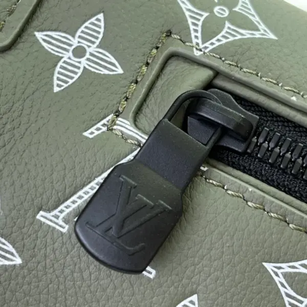 Louis Vuitton Discovery 腰包 | Olive綠色Monogram Shadow壓花小牛皮