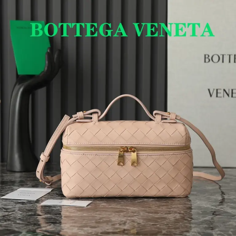 Intrecciato編織皮革化妝包（浮雕粉）