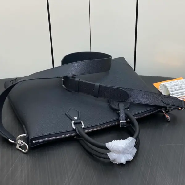 Louis Vuitton Slim NV 流線型Taïga牛皮商務公事包 13 Louis Vuitton Slim NV 流線型Taïga牛皮商務公事包