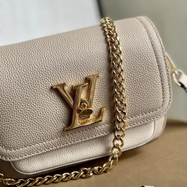 Louis Vuitton Lockme Tender 斜背包 | 粒面小牛皮 | 可拆式雙肩帶設計