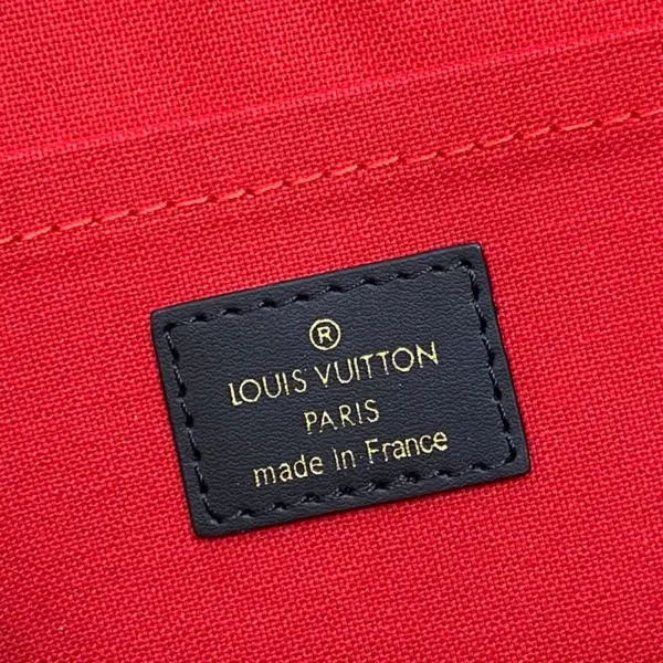 Louis Vuitton OnTheGo East West Chain 包包 - 經典Monogram Giant與多用途設計
