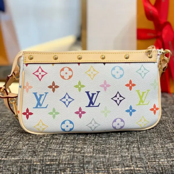 LV x TM 村上隆聯名款 Pochette Accessoires 包包