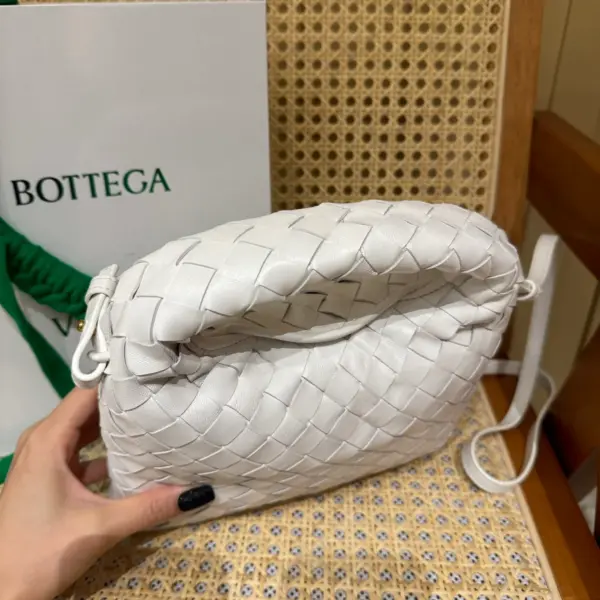迷你Intrecciato編織白色牛皮革斜挎包