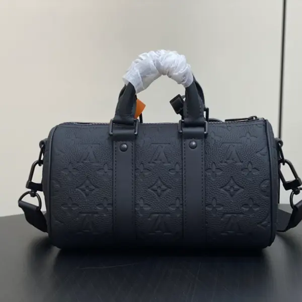 Louis Vuitton Keepall Bandoulière 25 黑色Taurillon Monogram迷你旅行袋 17 Louis Vuitton Keepall Bandoulière 25 黑色Taurillon Monogram迷你旅行袋