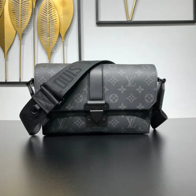 Louis Vuitton S-Cape 郵差包 | Monogram Eclipse 帆布 黑色皮革飾邊