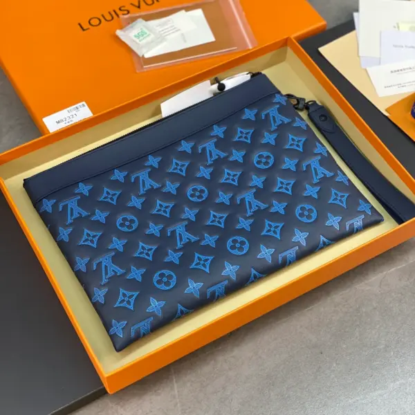 Louis Vuitton Pochette To-Go 隨身包 | 小牛皮Monogram印花 | 可拆式腕帶設計
