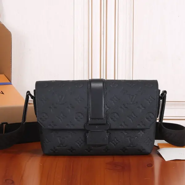 Louis Vuitton S-Cape 郵差包 | Taurillon Monogram 壓花牛皮 經典S-lock鎖扣設計