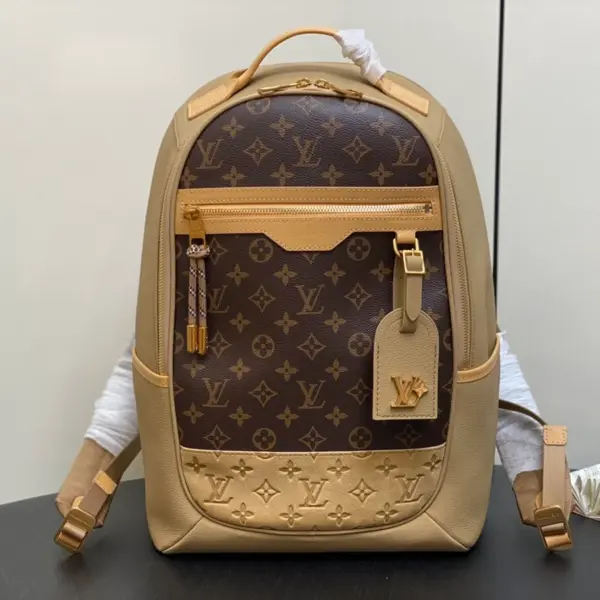 LV Outdoor Backpack 壓花麂皮細節粒面皮革雙肩包 16 LV Outdoor Backpack 壓花麂皮細節粒面皮革雙肩包