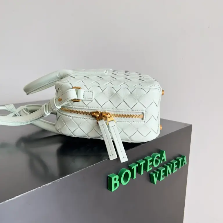 BottegaVeneta冰川藍Intrecciato編織小號手提包