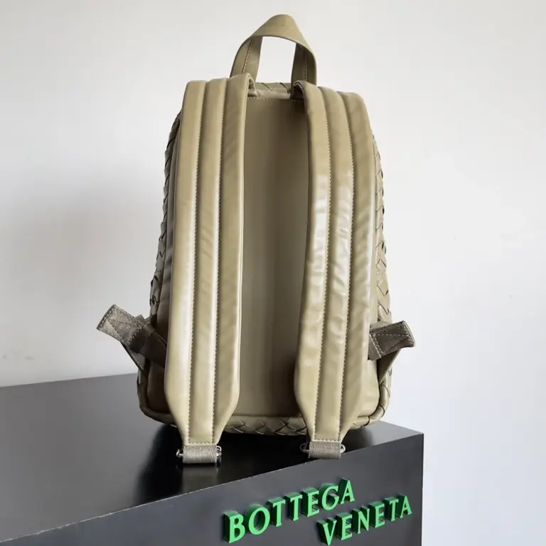BottegaVeneta灰褐色Intrecciato編織小號皮革背包