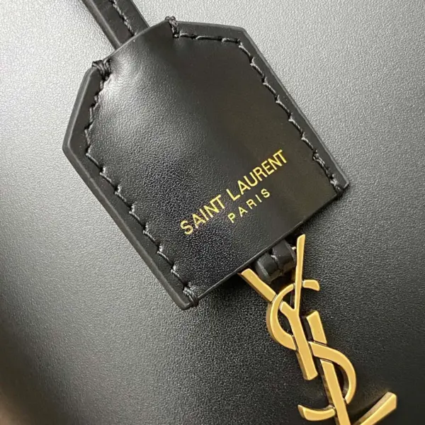 迷你CASSANDRE小羊皮手提斜挎包 16 迷你CASSANDRE小羊皮手提斜挎包