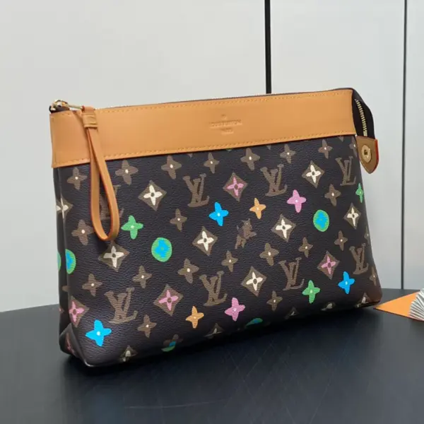 Louis Vuitton Pochette Voyage Souple 手拿包 - Tyler 聯名款