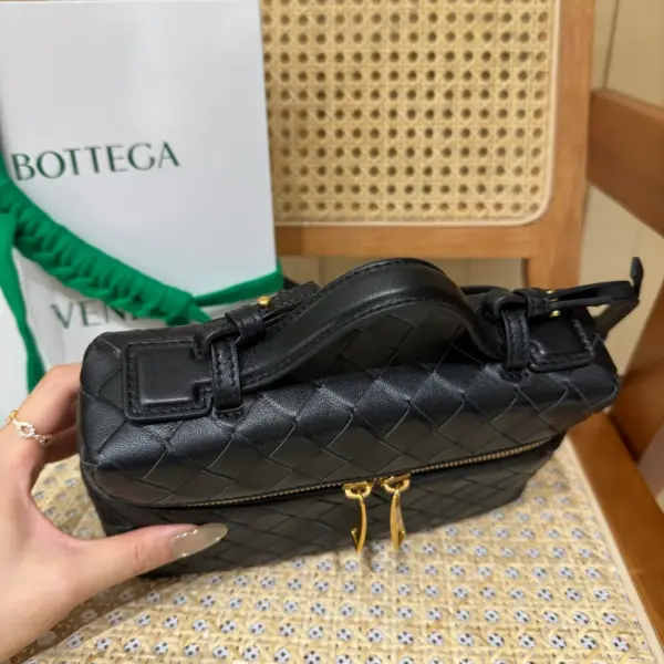 BottegaVenetaIntrecciato編織皮革化妝包