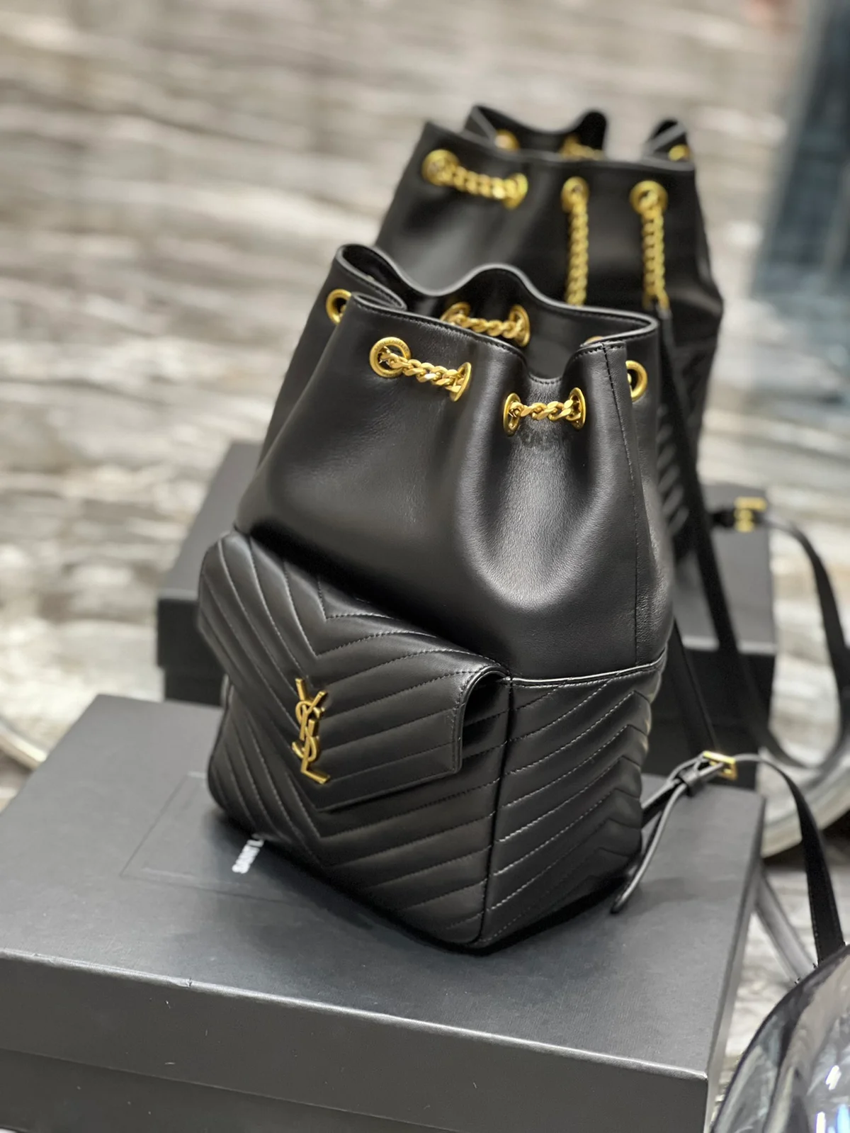 SAINT LAURENT MONOGRAM 小羊皮Y形絎縫背包 4 SAINT LAURENT MONOGRAM 小羊皮Y形絎縫背包