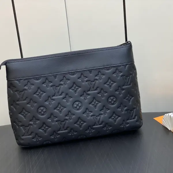 LV Pochette Voyage Souple 手拿包 | Monogram Shadow 小牛皮 旅行收納包