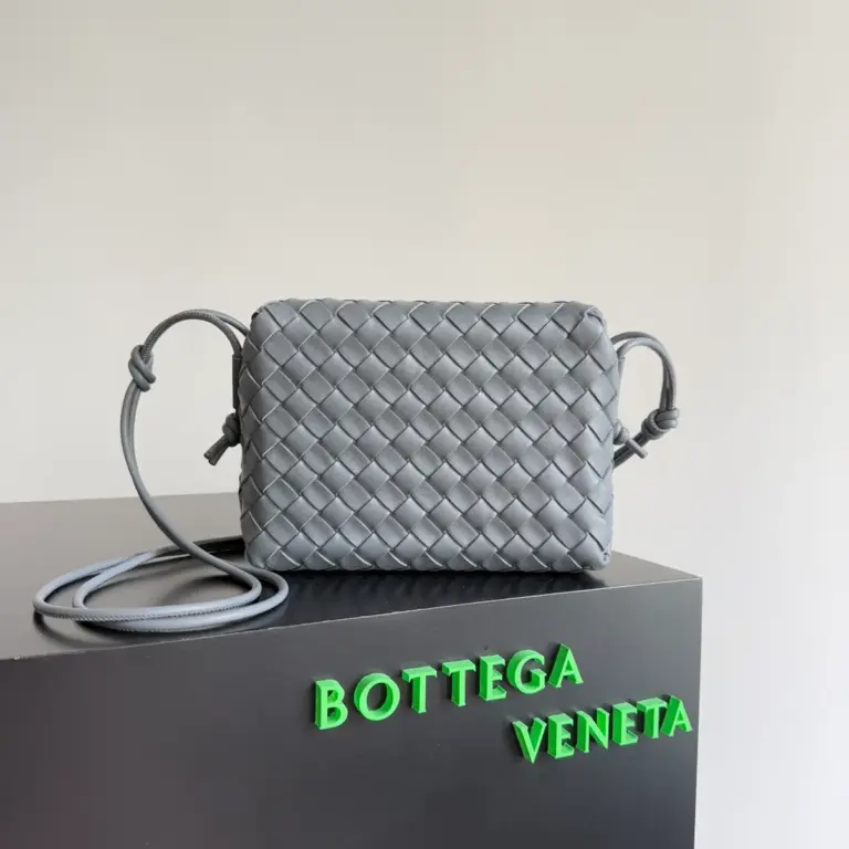 BottegaVenetaIntrecciato編織閃電灰小號斜挎包 11 BottegaVenetaIntrecciato編織閃電灰小號斜挎包