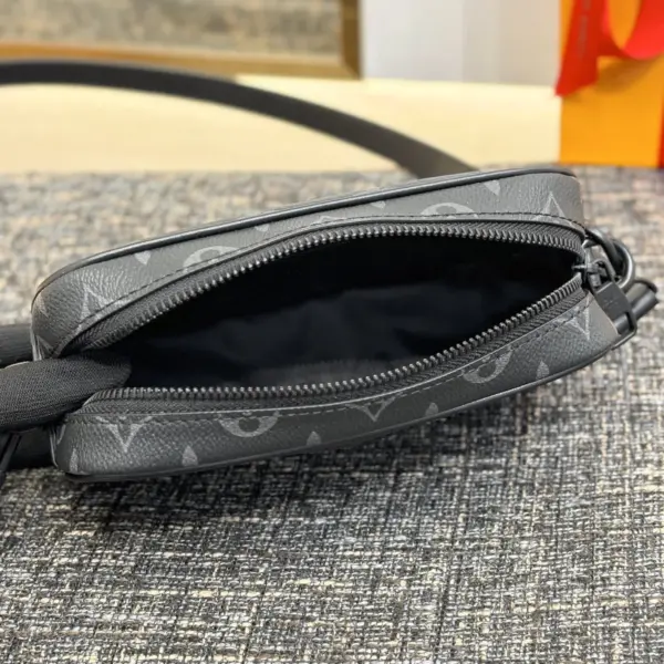 Louis Vuitton Trocadéro 可穿戴式錢包 - Monogram Eclipse塗層帆布