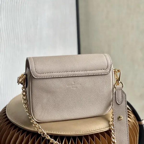 Louis Vuitton Lockme Tender 斜背包 | 粒面小牛皮 | 可拆式雙肩帶設計
