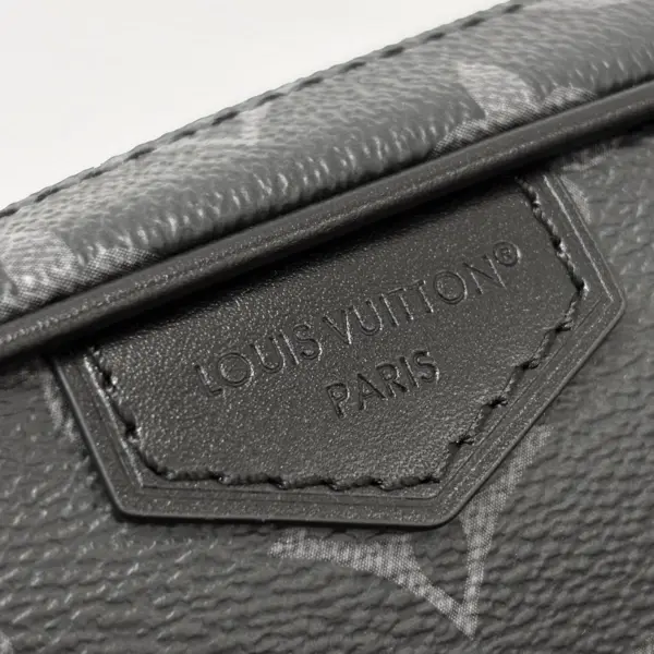Louis Vuitton Trocadéro 可穿戴式錢包 - Monogram Eclipse塗層帆布