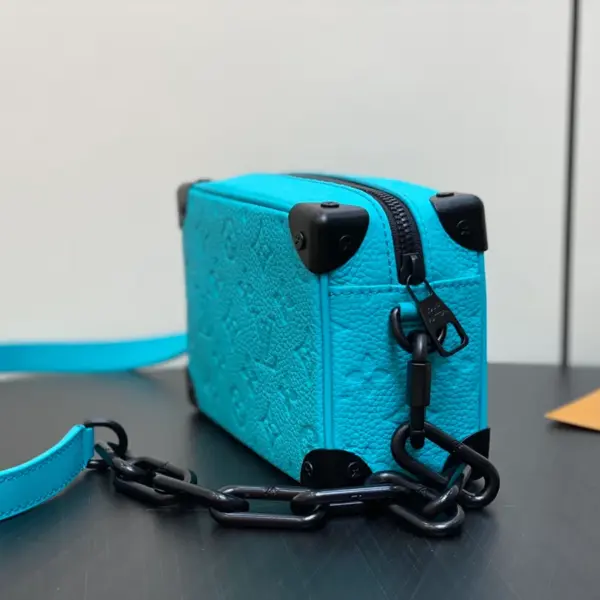 路易威登Mini Soft Trunk Turquoise色Monogram壓花牛皮斜挎包