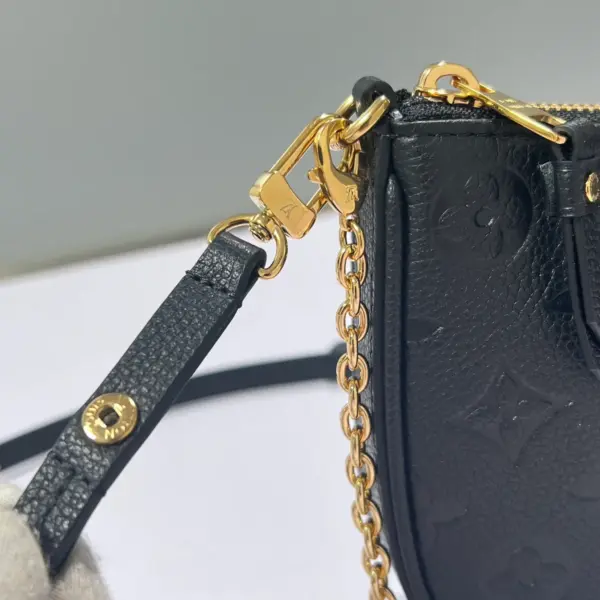 Louis Vuitton Easy Pouch On Strap 壓花牛皮鏈條斜挎包