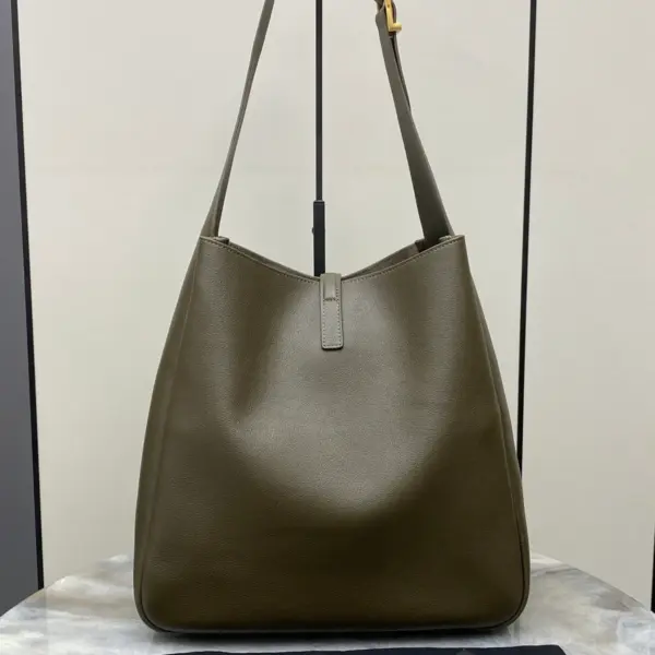 LE 5 À 7 柔軟大型手袋 - 義大利小牛皮工藝