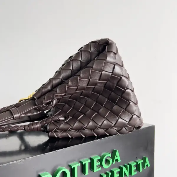 BottegaVenetaIntrecciato編織巧克力棕羊皮革肩背包