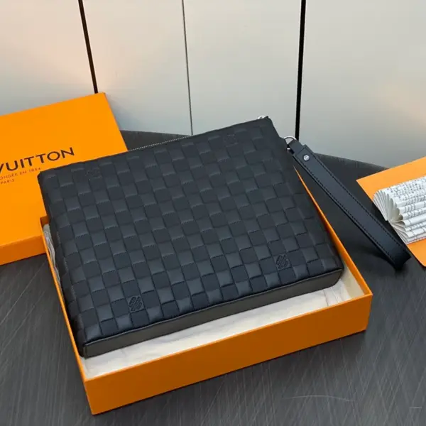 Louis Vuitton Damier Infini 皮革 Takeoff Pouch 手拿包