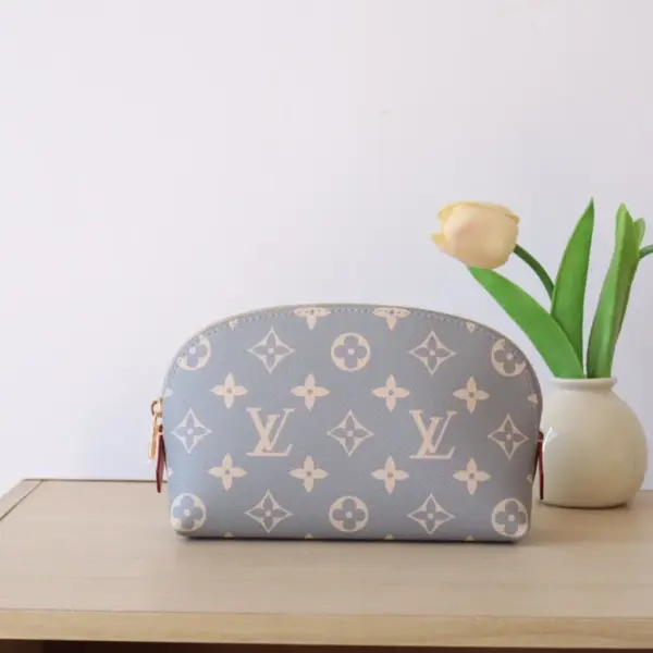LV Pochette Cosmétique PM 梳洗袋 - Monogram Trianon 塗層帆布