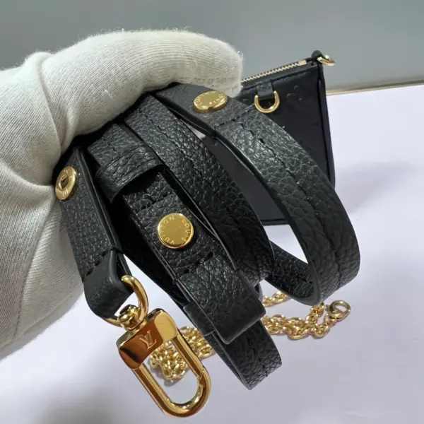 Louis Vuitton Easy Pouch On Strap 壓花牛皮鏈條斜挎包
