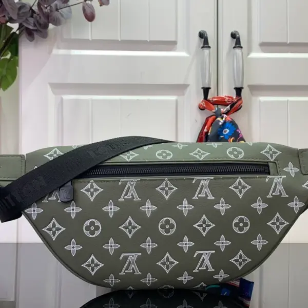 Louis Vuitton Discovery 腰包 | Olive綠色Monogram Shadow壓花小牛皮