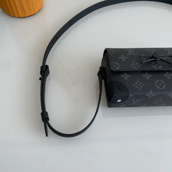 Louis Vuitton Steamer隨身錢包 | Monogram Eclipse帆布 鏈帶設計