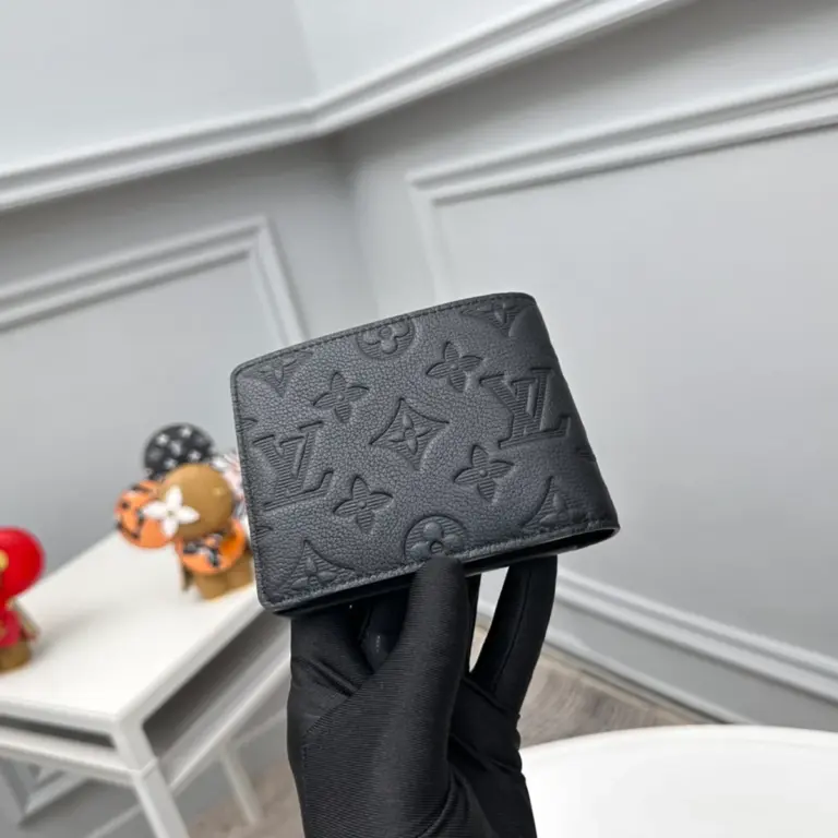 路易威登Multiple錢包黑色Monogram Shadow小牛皮款
