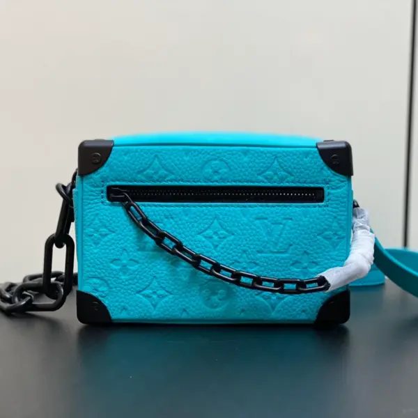 路易威登Mini Soft Trunk Turquoise色Monogram壓花牛皮斜挎包