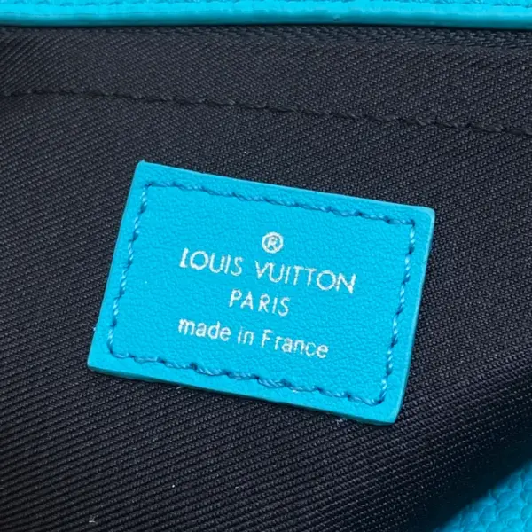 路易威登Mini Soft Trunk Turquoise色Monogram壓花牛皮斜挎包