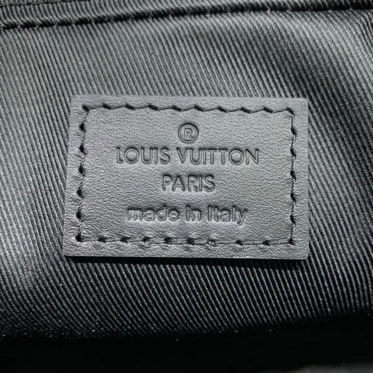 Louis Vuitton Alpha 可穿戴式錢包 - Monogram Eclipse 帆布款