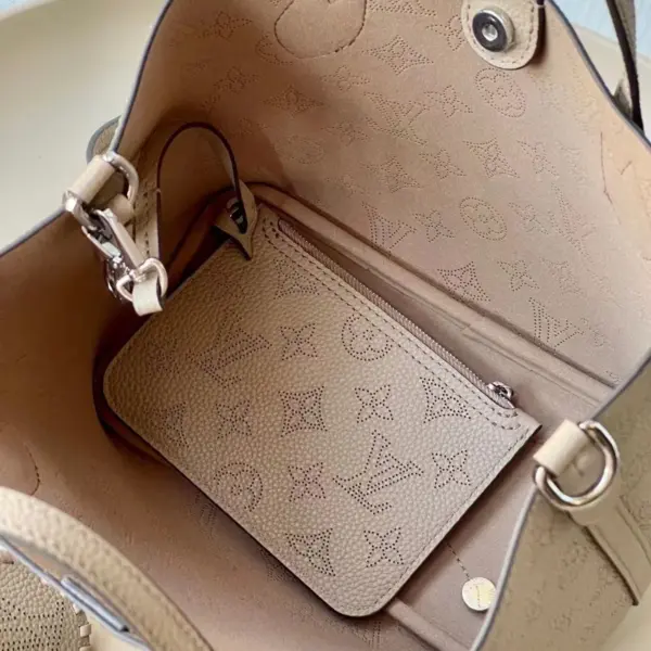 Louis Vuitton Blossom PM 手挽袋 - Mahina打孔通花小牛皮 米色 16 Louis Vuitton Blossom PM 手挽袋 - Mahina打孔通花小牛皮 米色
