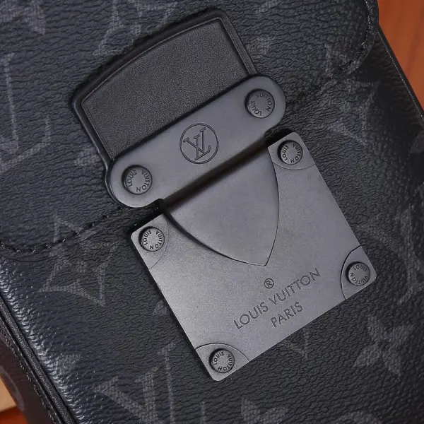 路易威登S-Lock鎖扣直式隨身錢包 M82252