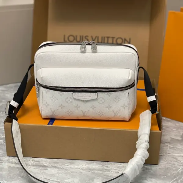 LV Outdoor迷你郵差包 | Monogram塗層帆布 & Taïga牛皮 時尚設計